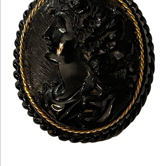 Antique Large Black Mourning JET Carved? Cameo with Gold band - Picture 5 of 11